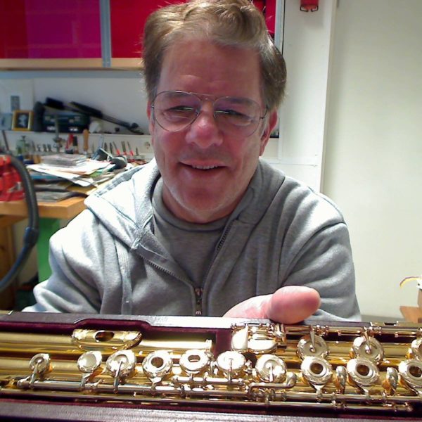 Yizhar Dagan owner of Dagan Fluitatelier