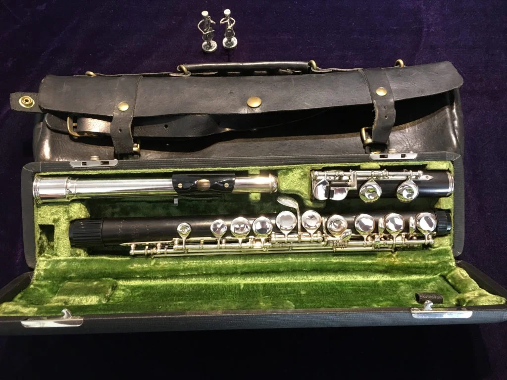 USED FLUTES: #4671 Uebel; wood; CCE-high G/A trill; silver-plated mechanism. COA Dagan. € 2850.